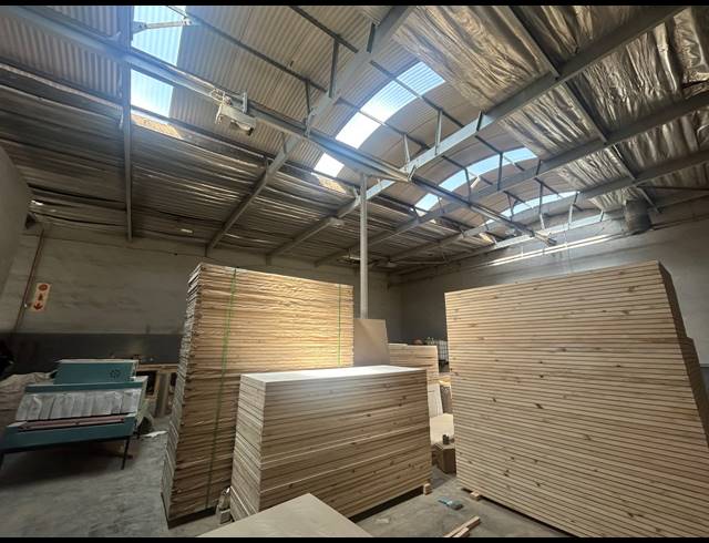400M² WAREHOUSE TO LET IN LONGDALE